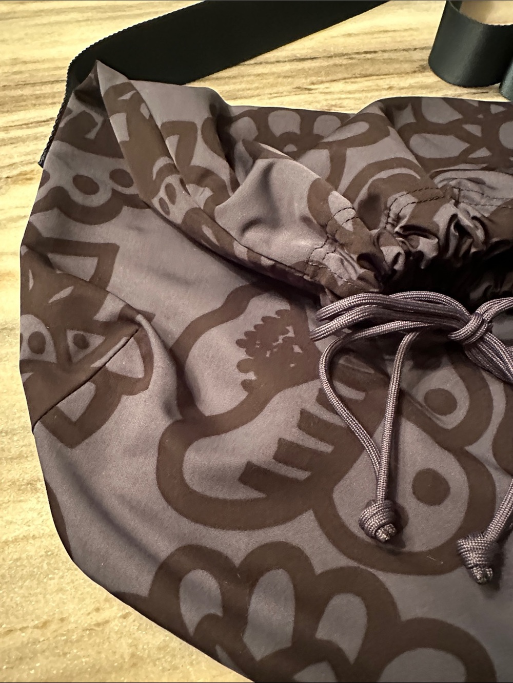 UNIQLO AND MARIMEKKO DRAWSTRING CROSSBODY BAG - Picture 2 of 3